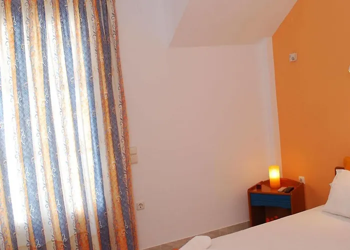 To Steno Kamares (Sifnos)