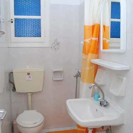 Bed and Breakfast το στενό
